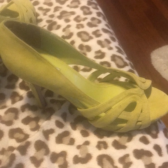 Shoes - Picture 3 of 8